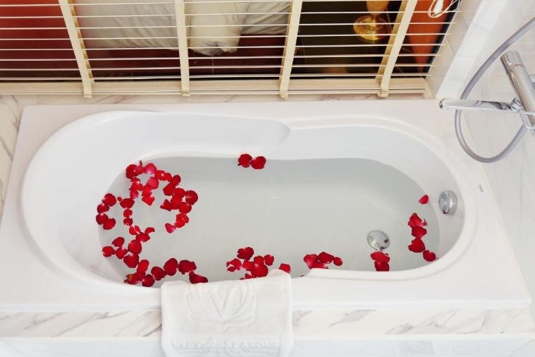 Căn Hộ Nhìn Ra Hồ Bơi